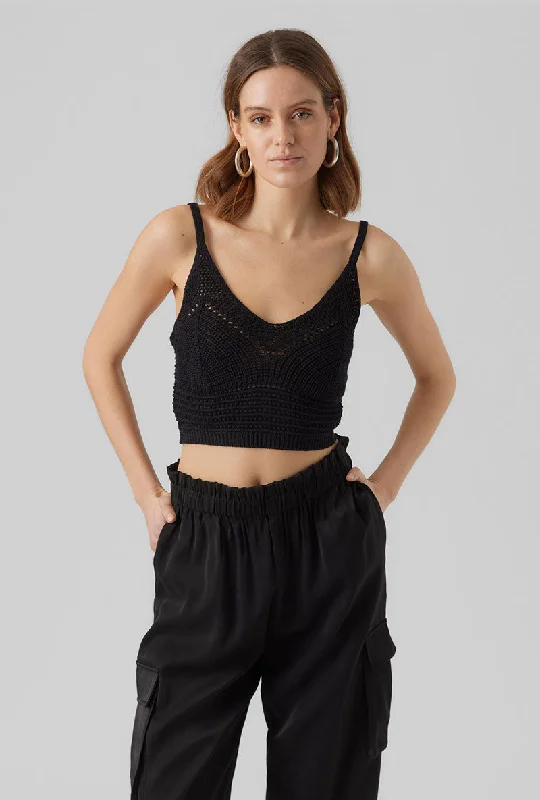 women's tops for those who want to wear versatile pieces that can be dressed up or downVERO MODA JUSTINE SL CROPPED TOP