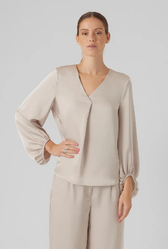 women's tops for picnics in the parkVERO MODA LOVIE LS VENECK TOP