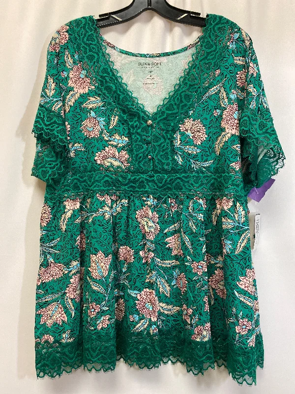 women's T-shirts with petite sizingGreen Top Short Sleeve Torrid, Size 2x